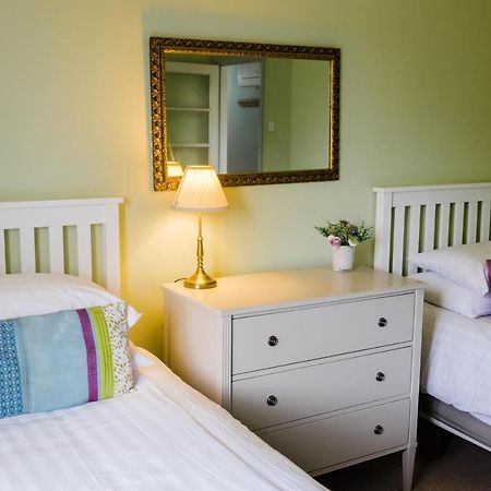 May Tree Cottage Manorbier 5 Mins From The Beach Sleeps 4 エクステリア 写真