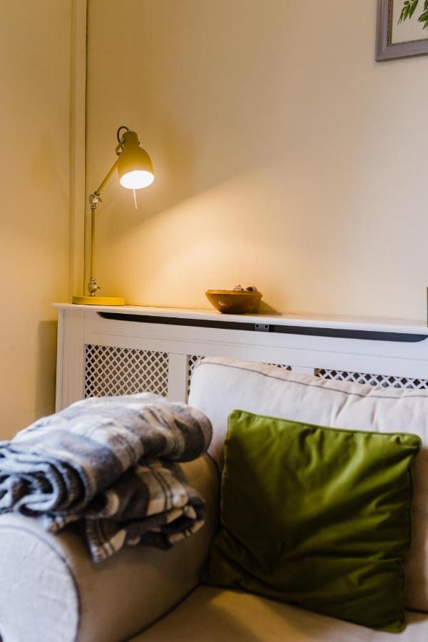May Tree Cottage Manorbier 5 Mins From The Beach Sleeps 4 エクステリア 写真