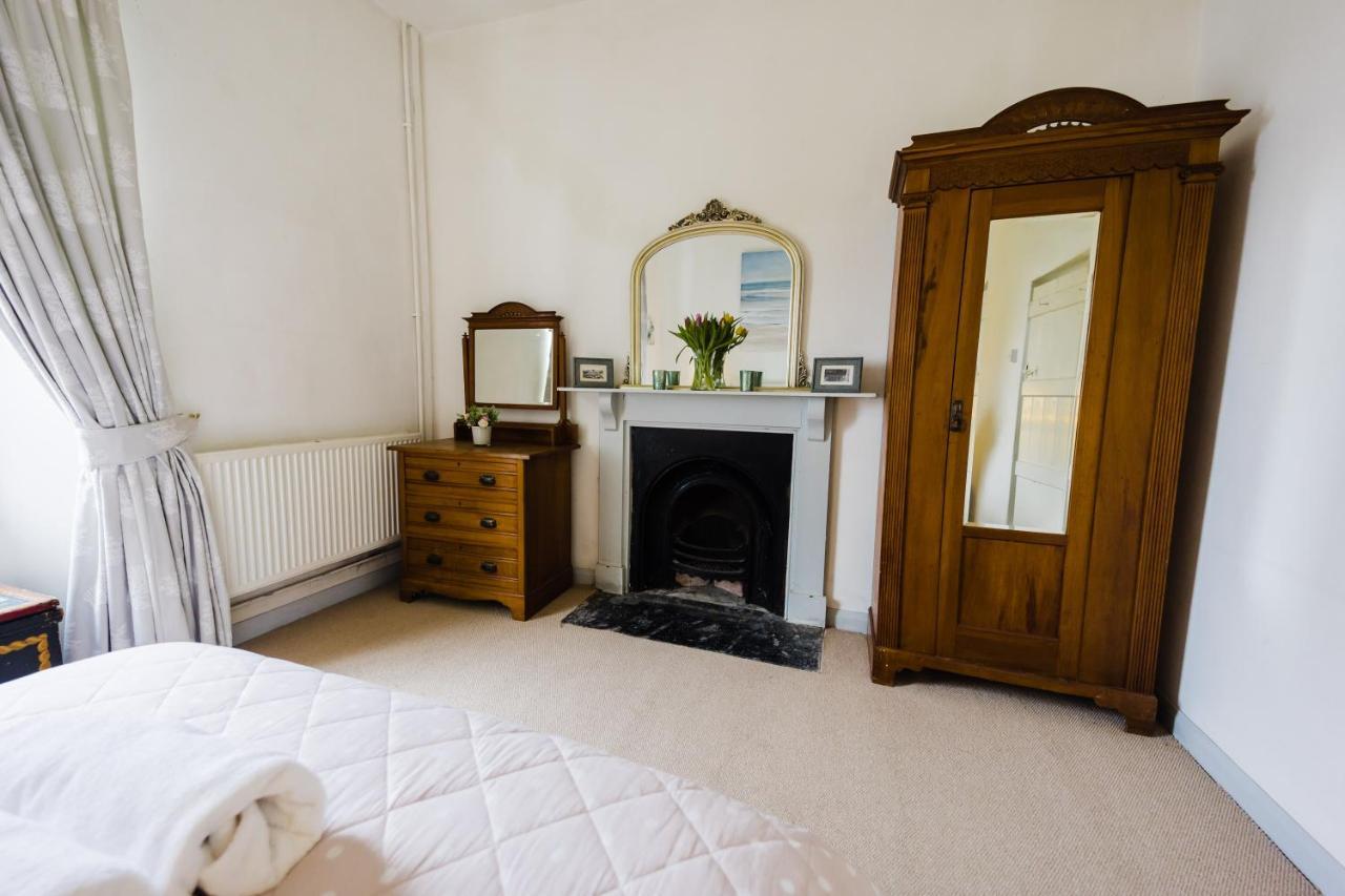 May Tree Cottage Manorbier 5 Mins From The Beach Sleeps 4 エクステリア 写真