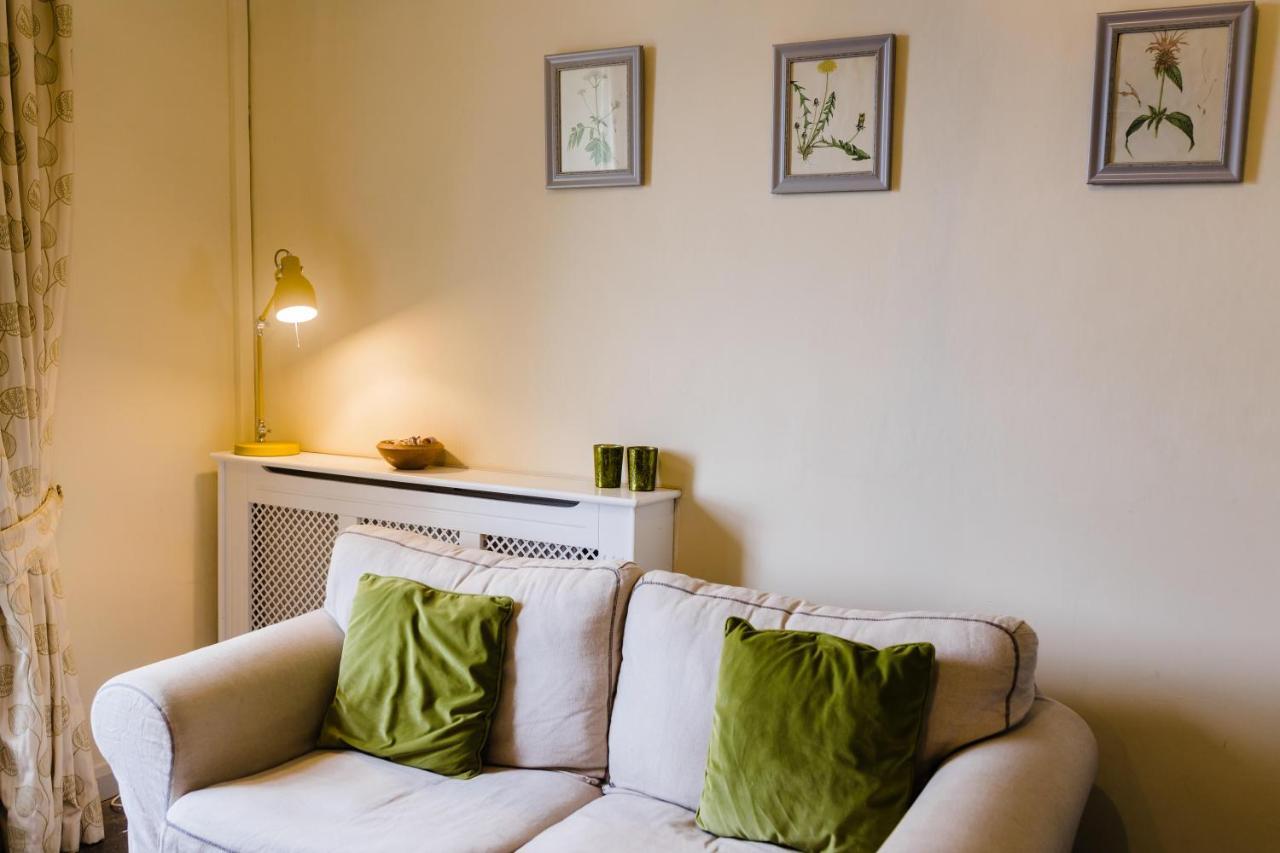 May Tree Cottage Manorbier 5 Mins From The Beach Sleeps 4 エクステリア 写真