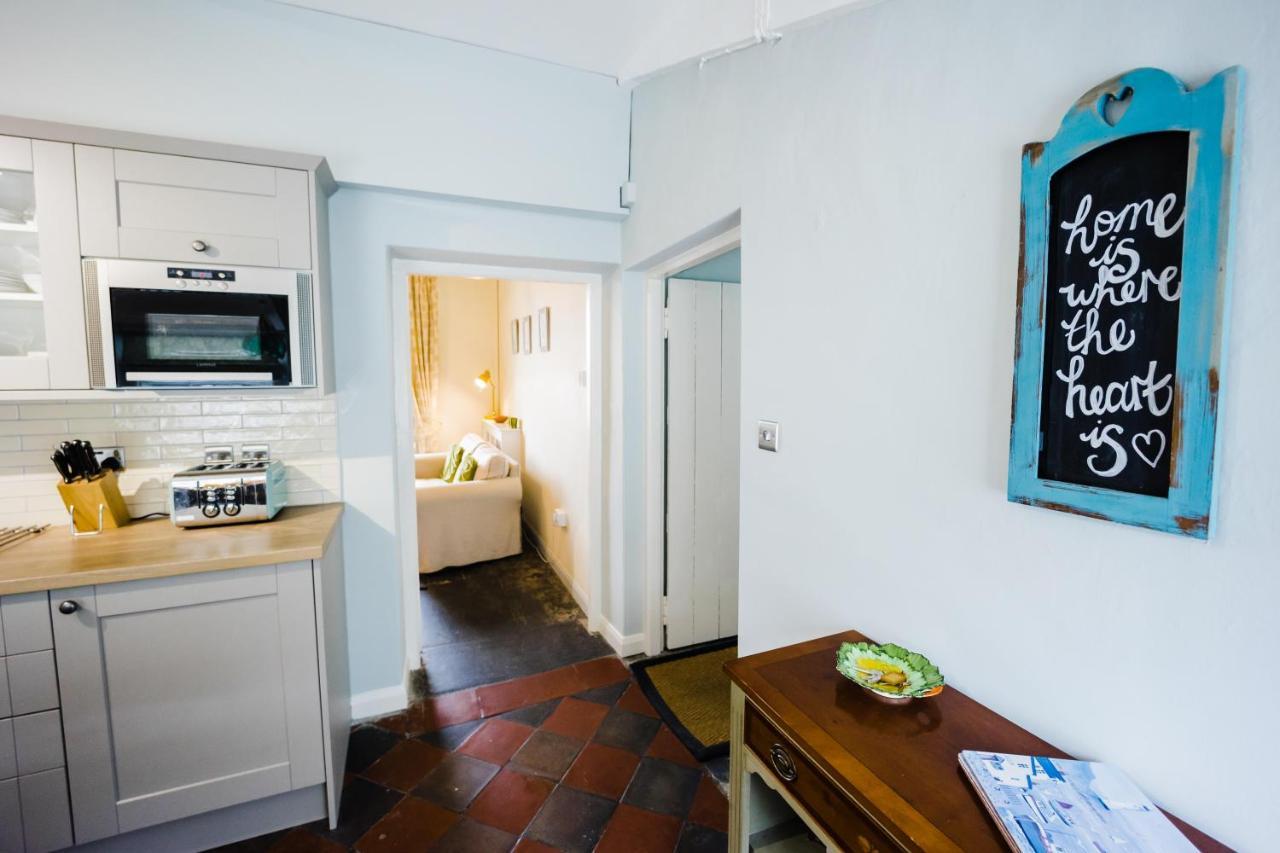 May Tree Cottage Manorbier 5 Mins From The Beach Sleeps 4 エクステリア 写真