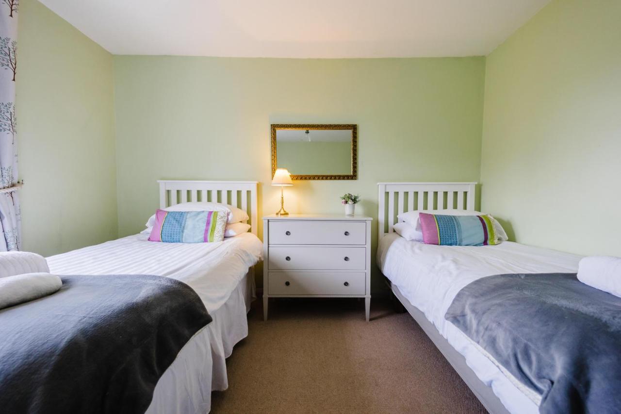 May Tree Cottage Manorbier 5 Mins From The Beach Sleeps 4 エクステリア 写真