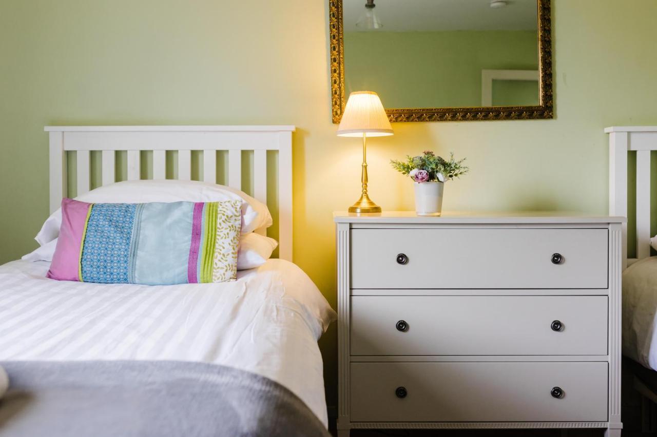 May Tree Cottage Manorbier 5 Mins From The Beach Sleeps 4 エクステリア 写真