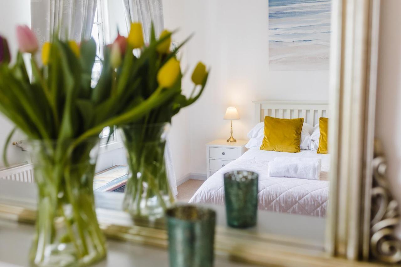 May Tree Cottage Manorbier 5 Mins From The Beach Sleeps 4 エクステリア 写真