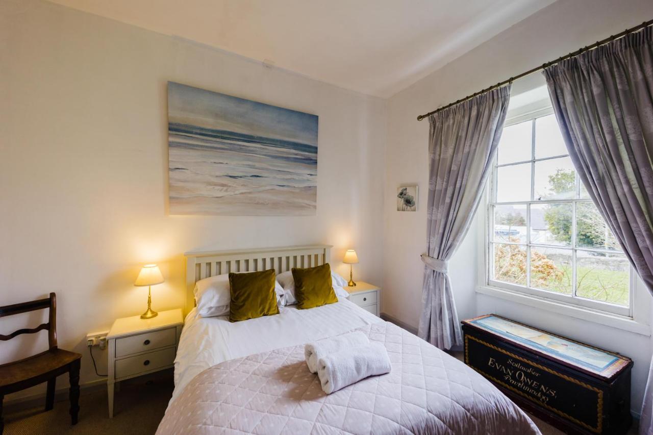 May Tree Cottage Manorbier 5 Mins From The Beach Sleeps 4 エクステリア 写真