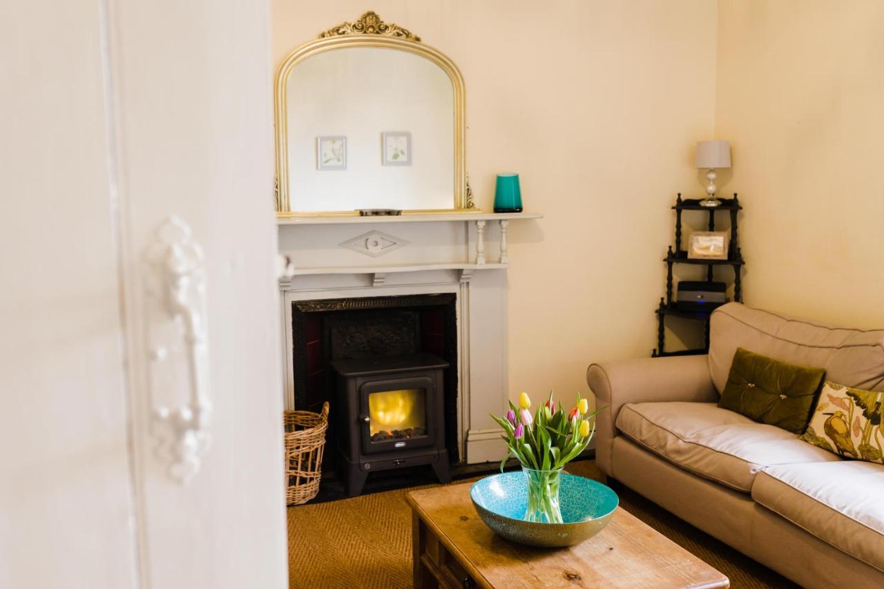 May Tree Cottage Manorbier 5 Mins From The Beach Sleeps 4 エクステリア 写真