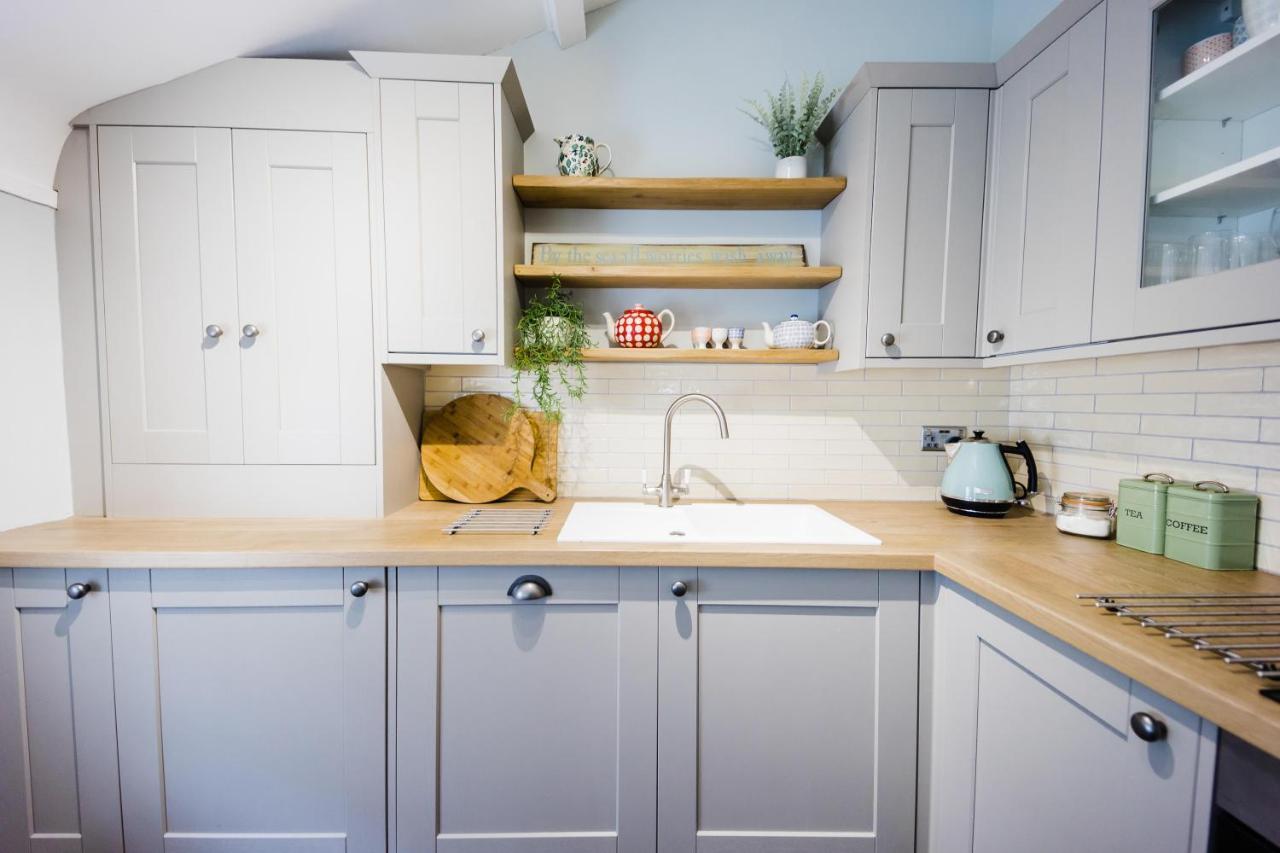 May Tree Cottage Manorbier 5 Mins From The Beach Sleeps 4 エクステリア 写真