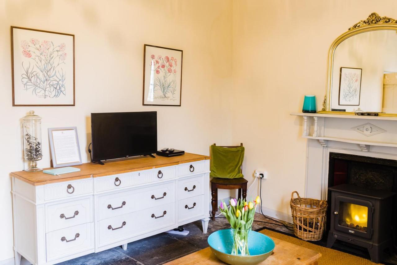 May Tree Cottage Manorbier 5 Mins From The Beach Sleeps 4 エクステリア 写真