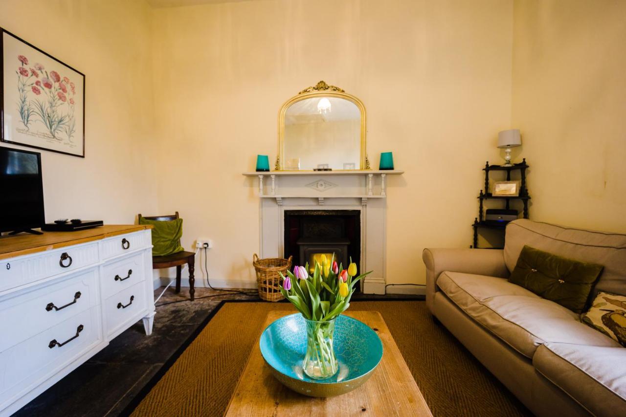 May Tree Cottage Manorbier 5 Mins From The Beach Sleeps 4 エクステリア 写真