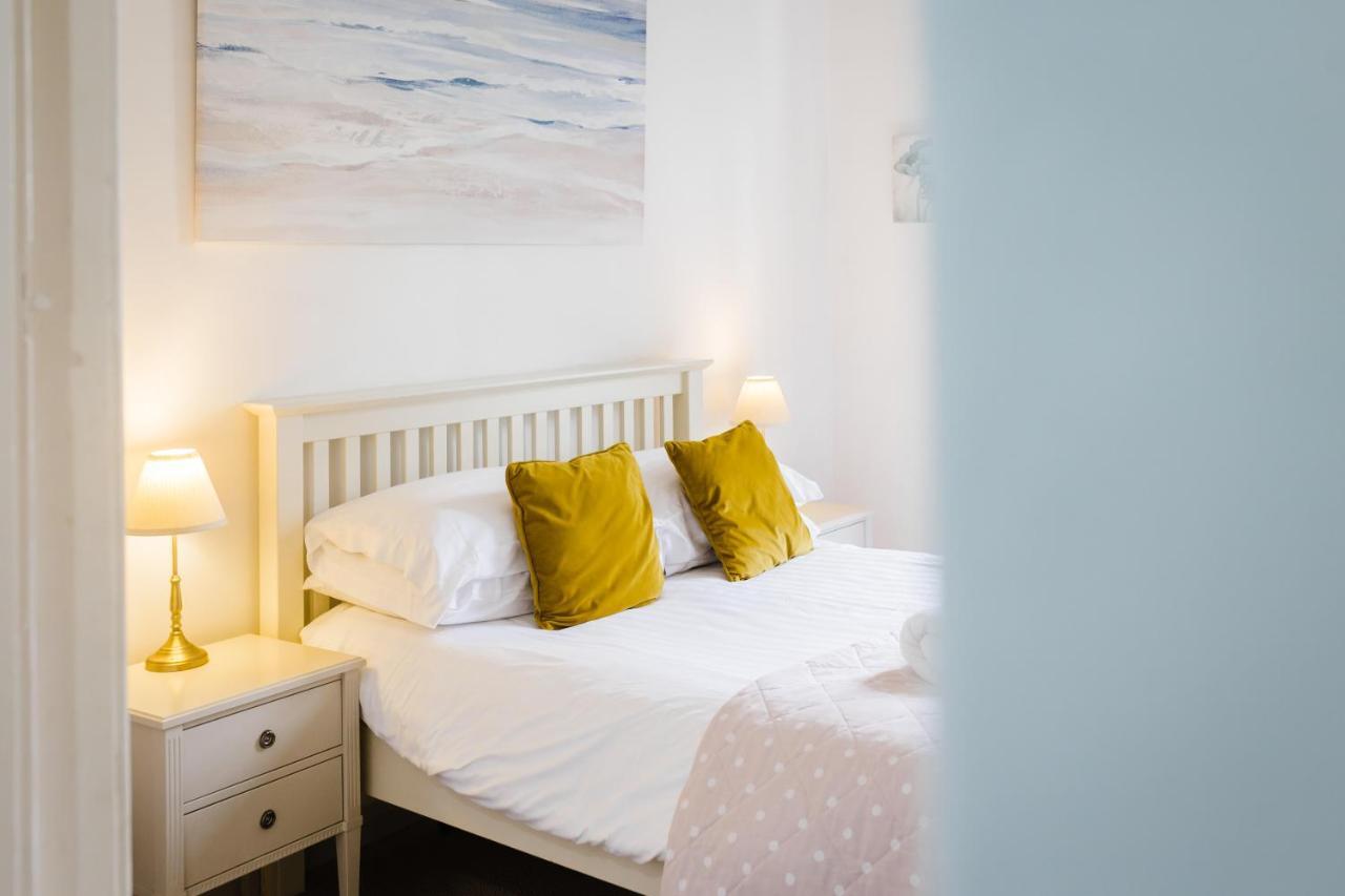 May Tree Cottage Manorbier 5 Mins From The Beach Sleeps 4 エクステリア 写真