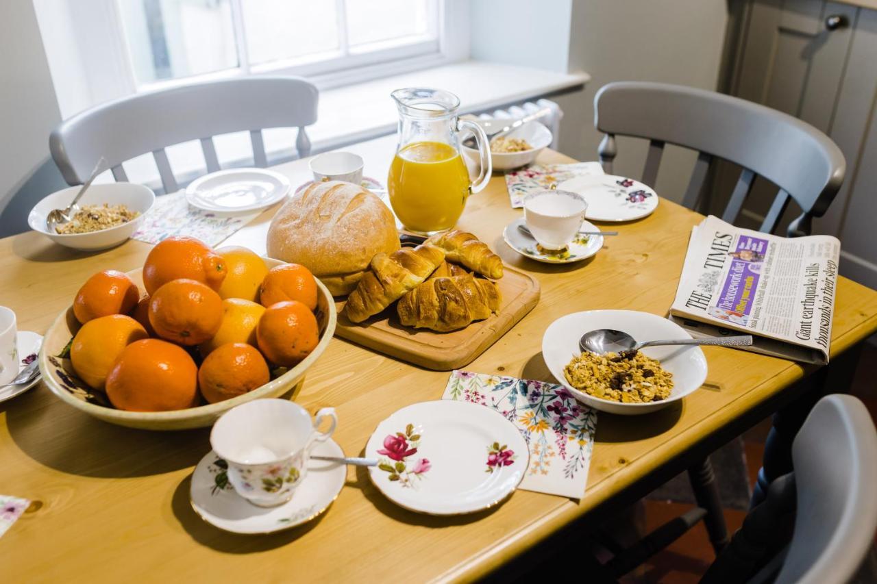 May Tree Cottage Manorbier 5 Mins From The Beach Sleeps 4 エクステリア 写真
