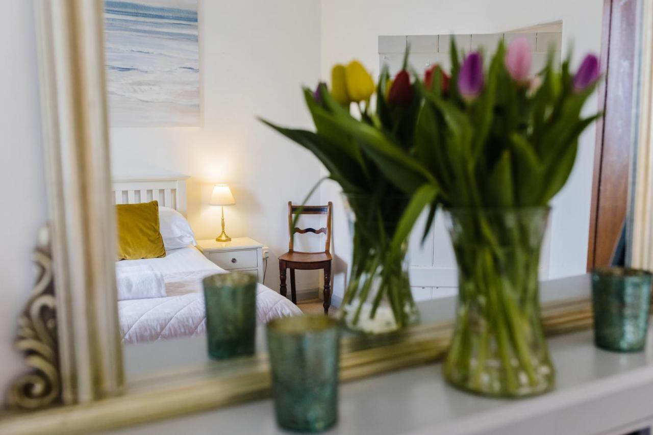 May Tree Cottage Manorbier 5 Mins From The Beach Sleeps 4 エクステリア 写真