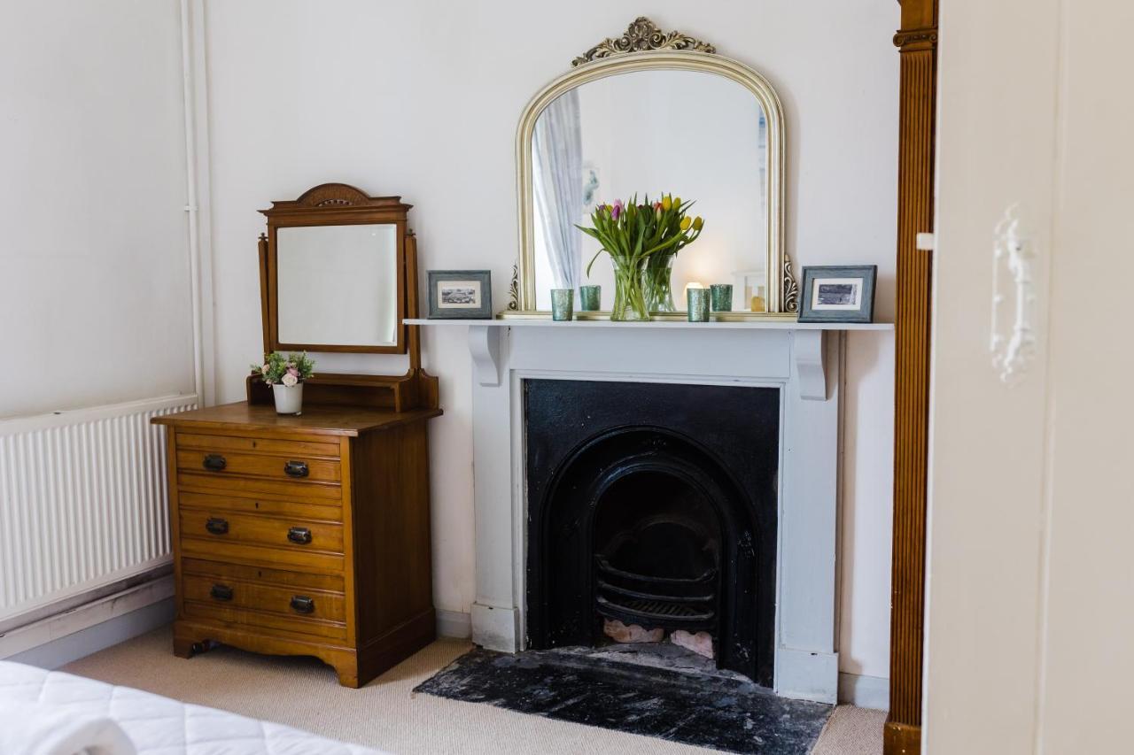 May Tree Cottage Manorbier 5 Mins From The Beach Sleeps 4 エクステリア 写真